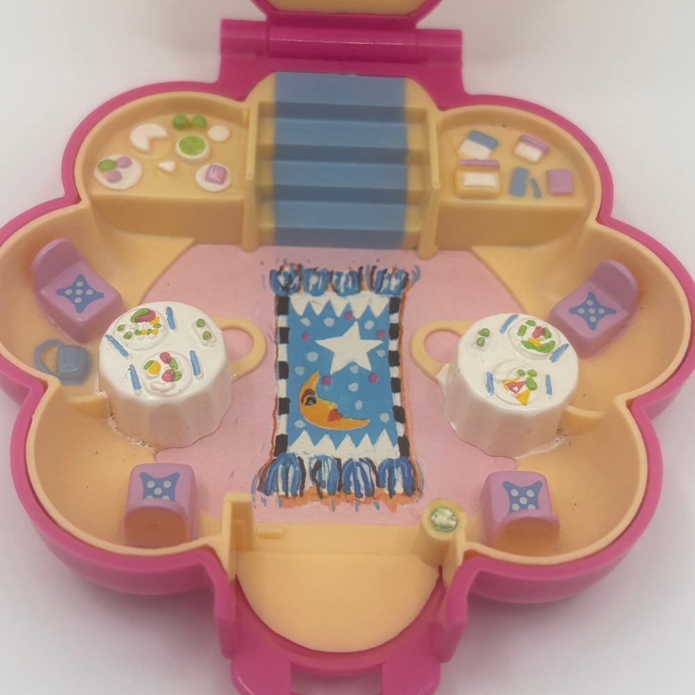 Vintage 1990 Polly Pocket Bluebird Toys Pizza Parlor Pink Flower Compact Figures - Picture 5 of 7